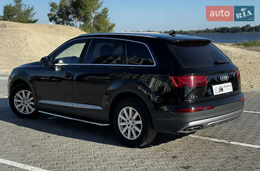 Внедорожник / Кроссовер Audi Q7 2017 в 