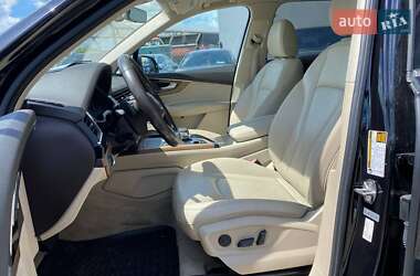 Внедорожник / Кроссовер Audi Q7 2016 в 