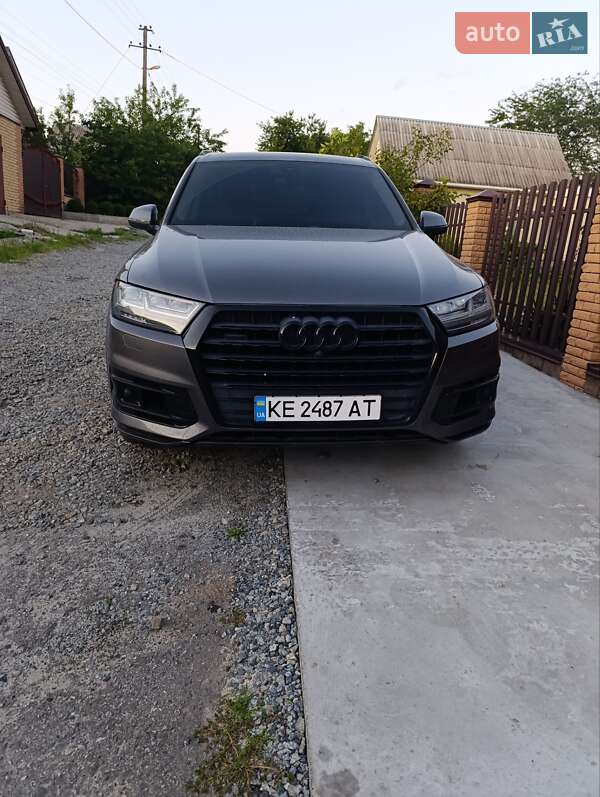 Внедорожник / Кроссовер Audi Q7 2018 в 