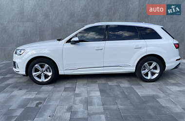 Внедорожник / Кроссовер Audi Q7 2021 в 