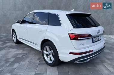 Внедорожник / Кроссовер Audi Q7 2021 в 