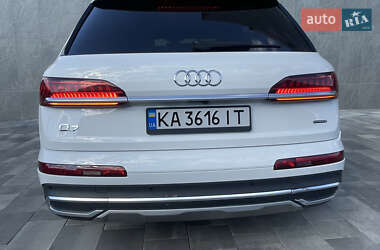 Внедорожник / Кроссовер Audi Q7 2021 в 