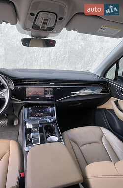 Внедорожник / Кроссовер Audi Q7 2021 в 