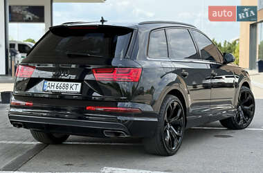 Позашляховик / Кросовер Audi Q7 2015 в 