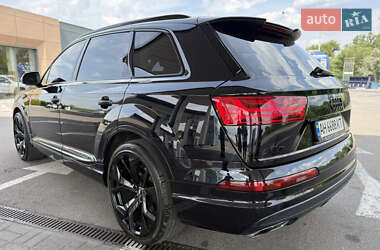 Позашляховик / Кросовер Audi Q7 2015 в 