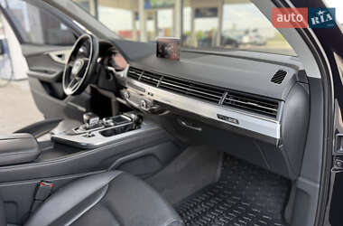 Позашляховик / Кросовер Audi Q7 2015 в 