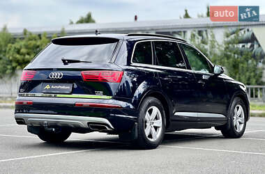 Внедорожник / Кроссовер Audi Q7 2015 в 