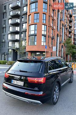 Внедорожник / Кроссовер Audi Q7 2017 в 