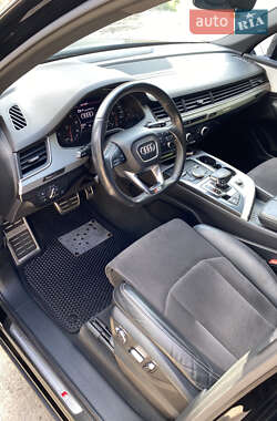 Внедорожник / Кроссовер Audi Q7 2017 в 