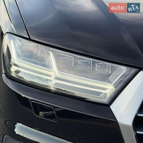 Позашляховик / Кросовер Audi Q7 2017 в Луцьку