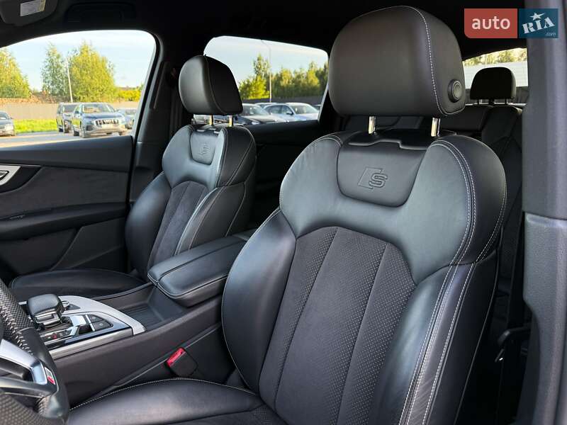 Позашляховик / Кросовер Audi Q7 2017 в Луцьку