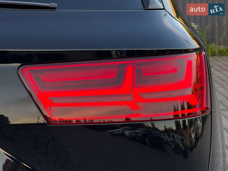 Позашляховик / Кросовер Audi Q7 2017 в Луцьку