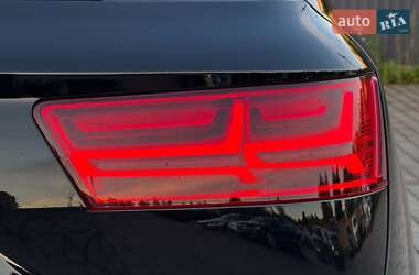 Внедорожник / Кроссовер Audi Q7 2017 в 
