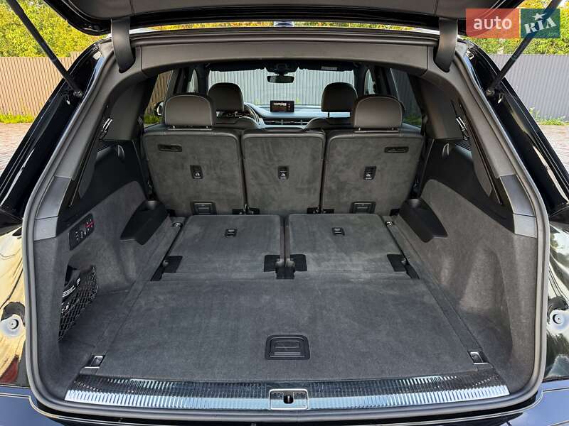 Позашляховик / Кросовер Audi Q7 2017 в Луцьку