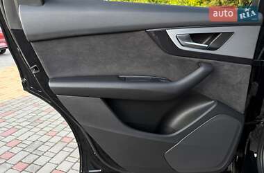 Внедорожник / Кроссовер Audi Q7 2017 в 
