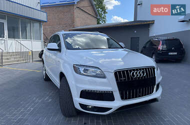 Внедорожник / Кроссовер Audi Q7 2015 в 