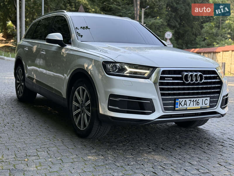 Внедорожник / Кроссовер Audi Q7 2015 в 