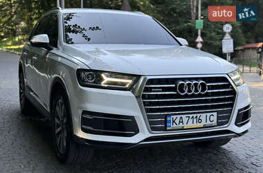 Внедорожник / Кроссовер Audi Q7 2015 в 