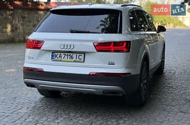 Внедорожник / Кроссовер Audi Q7 2015 в 