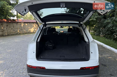 Внедорожник / Кроссовер Audi Q7 2015 в 