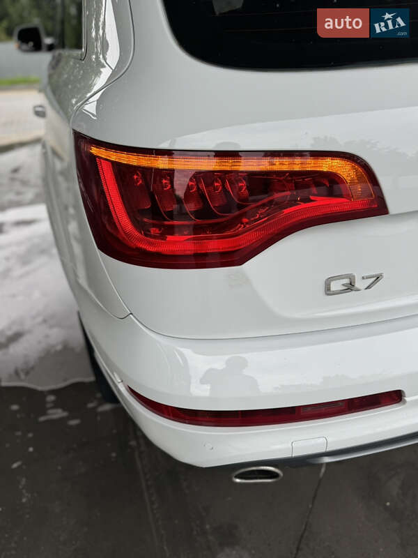 Позашляховик / Кросовер Audi Q7 2014 в Чорткові