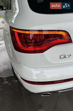 Внедорожник / Кроссовер Audi Q7 2014 в 