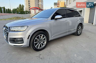 Позашляховик / Кросовер Audi Q7 2016 в 