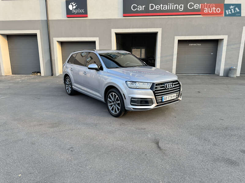 Внедорожник / Кроссовер Audi Q7 2016 в 