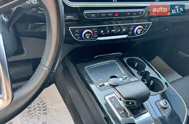 Позашляховик / Кросовер Audi Q7 2016 в 