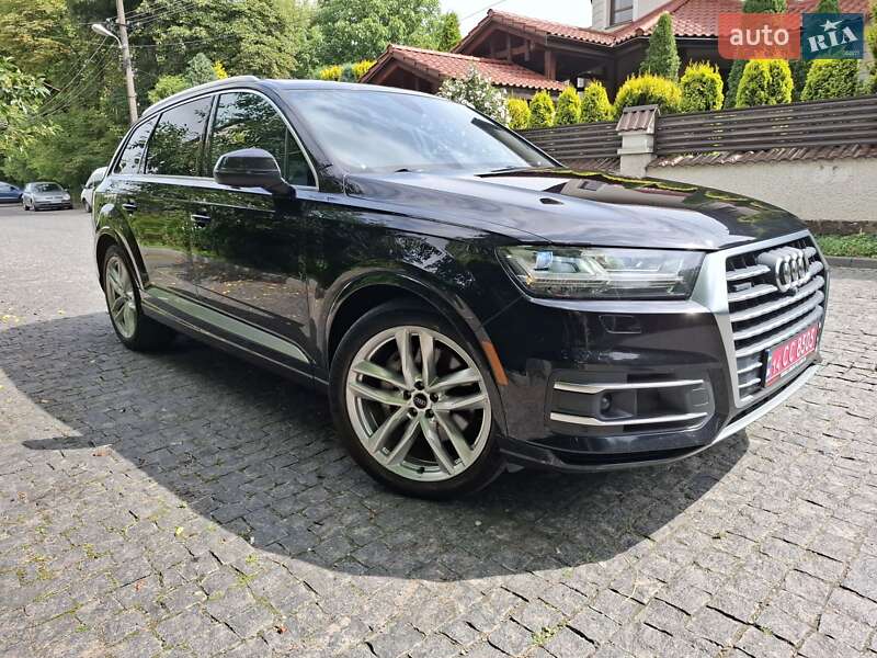 Внедорожник / Кроссовер Audi Q7 2016 в 