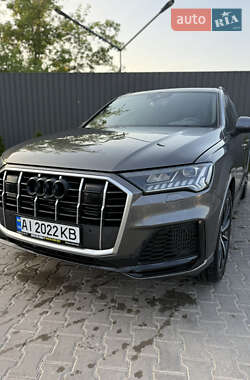 Внедорожник / Кроссовер Audi Q7 2021 в 