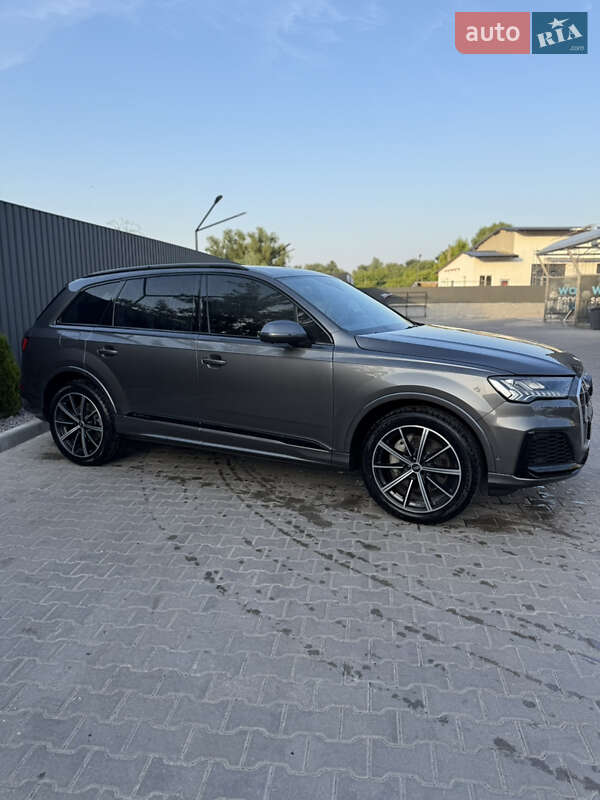 Позашляховик / Кросовер Audi Q7 2021 в Києві