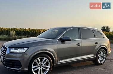 Внедорожник / Кроссовер Audi Q7 2017 в 
