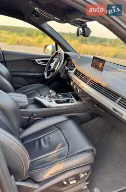 Внедорожник / Кроссовер Audi Q7 2017 в 
