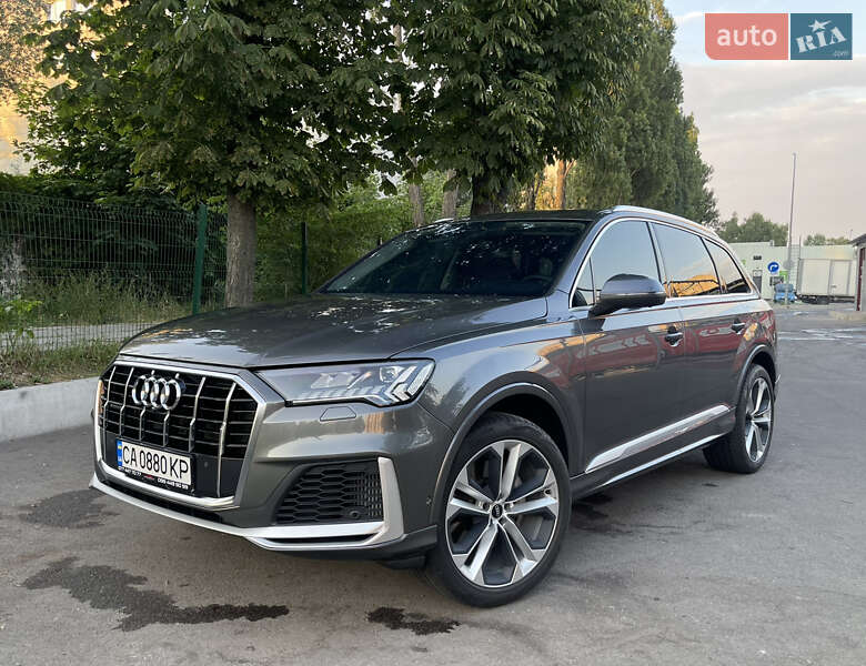 Внедорожник / Кроссовер Audi Q7 2021 в 