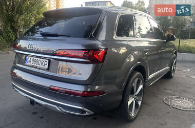 Внедорожник / Кроссовер Audi Q7 2021 в 