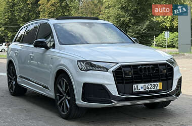 Внедорожник / Кроссовер Audi Q7 2020 в 