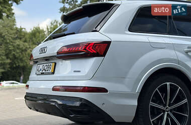 Внедорожник / Кроссовер Audi Q7 2020 в 