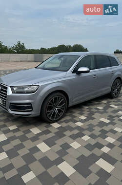 Внедорожник / Кроссовер Audi Q7 2015 в 