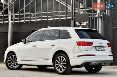 Внедорожник / Кроссовер Audi Q7 2017 в 