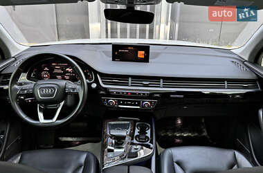 Внедорожник / Кроссовер Audi Q7 2017 в 