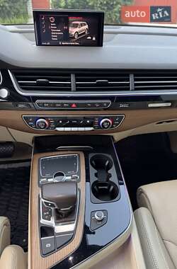 Внедорожник / Кроссовер Audi Q7 2016 в 
