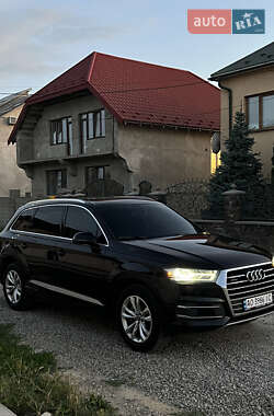 Внедорожник / Кроссовер Audi Q7 2016 в 