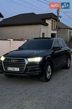 Внедорожник / Кроссовер Audi Q7 2016 в 