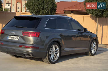 Внедорожник / Кроссовер Audi Q7 2016 в 