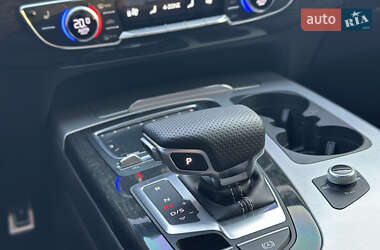 Внедорожник / Кроссовер Audi Q7 2016 в 