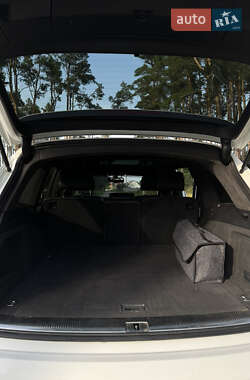 Позашляховик / Кросовер Audi Q7 2011 в 