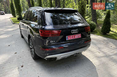 Внедорожник / Кроссовер Audi Q7 2017 в 