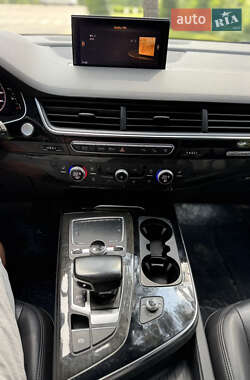 Внедорожник / Кроссовер Audi Q7 2017 в 