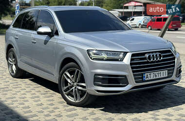Внедорожник / Кроссовер Audi Q7 2017 в 